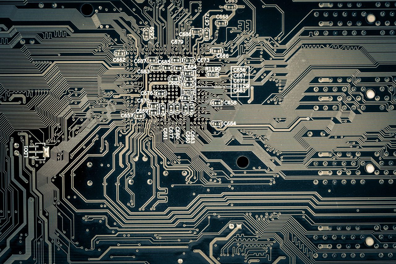 Traces on a printed circuit board